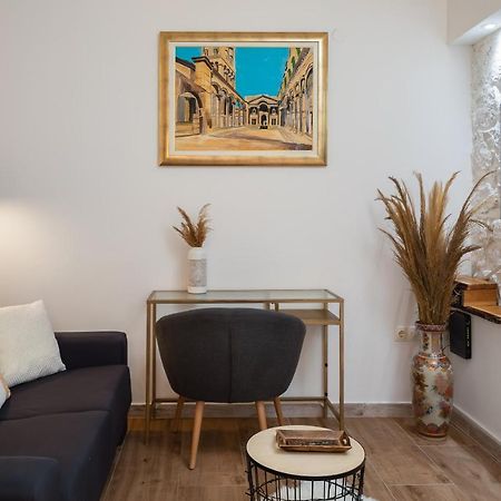 Jojo Studio Apartment - Feel The City'S Heartbeat Split Eksteriør billede