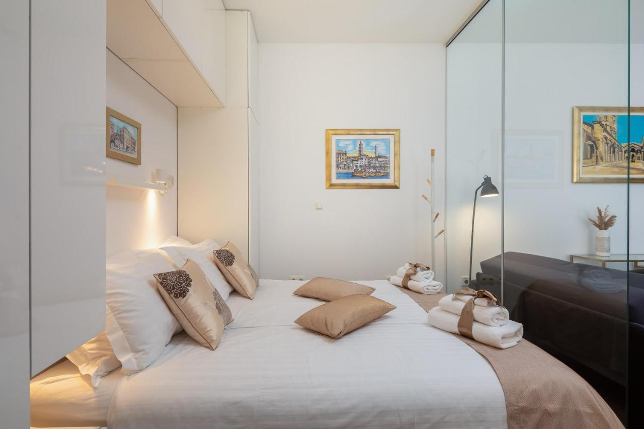 Jojo Studio Apartment - Feel The City'S Heartbeat Split Eksteriør billede